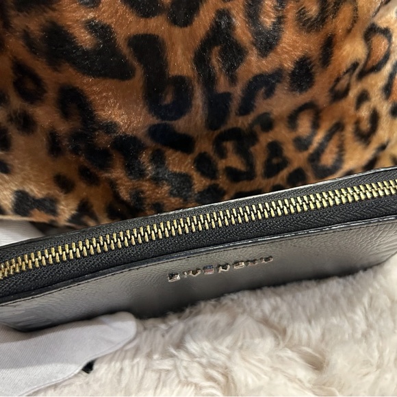 🔥Givenchy Crock Embossed Black Leather Wallet🔥 - Picture 10 of 11